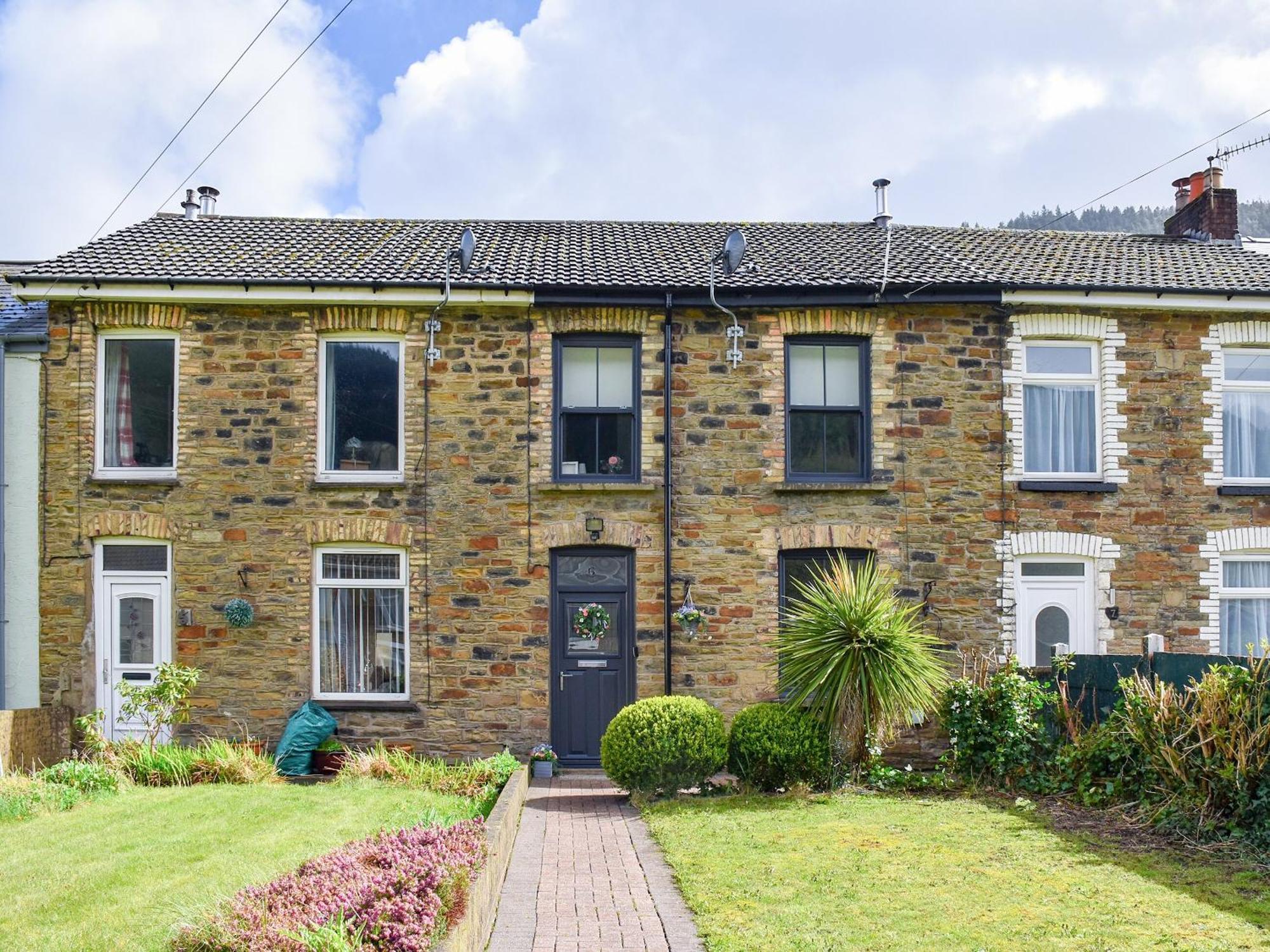 Cwmcarn Cottage Crosskeys 外观 照片
