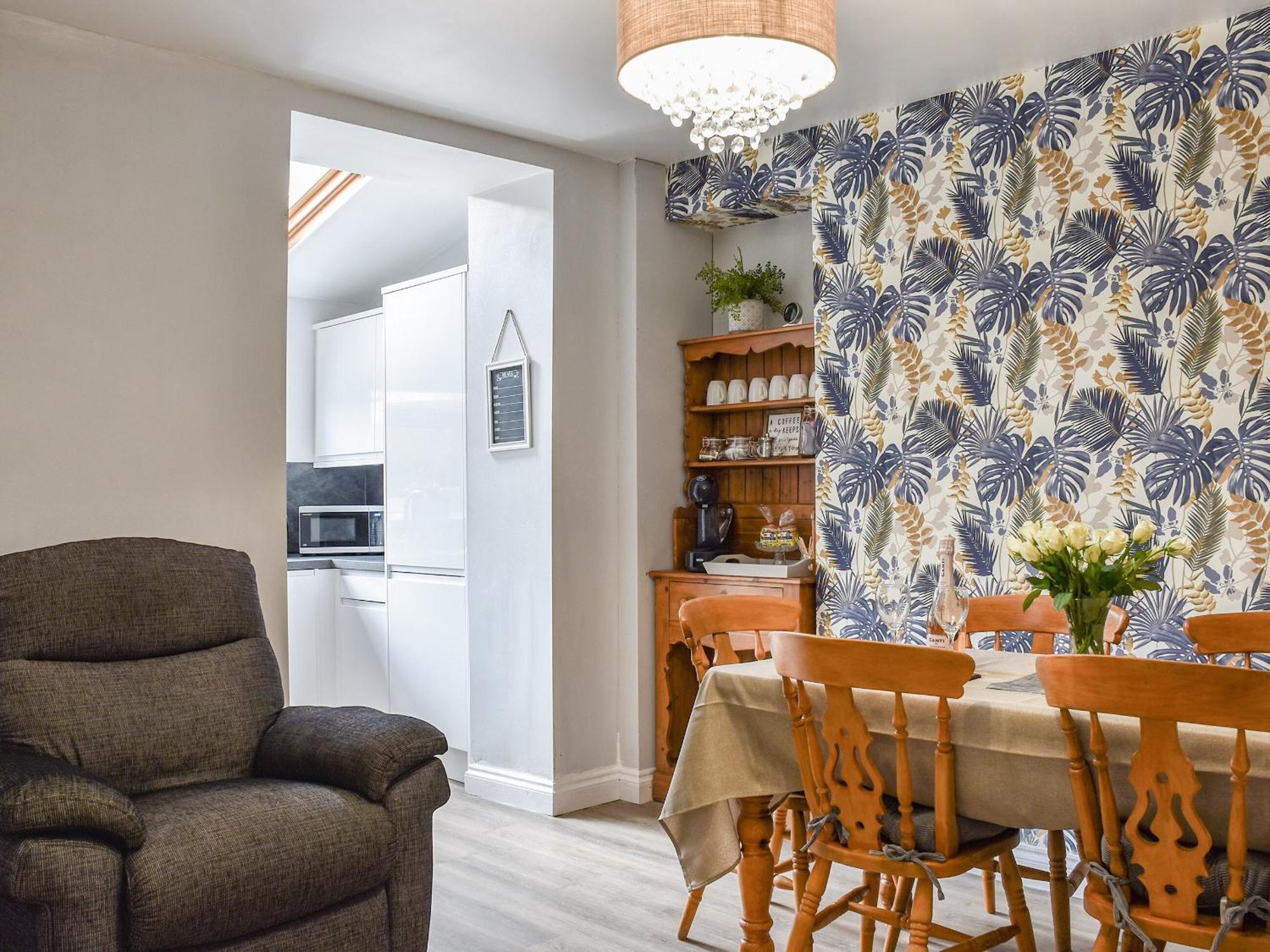 Cwmcarn Cottage Crosskeys 外观 照片