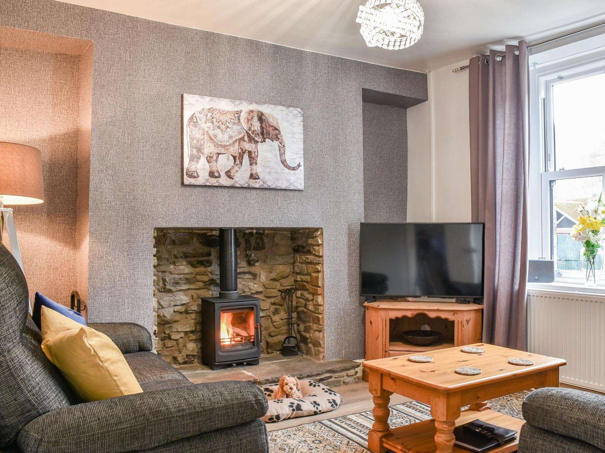 Cwmcarn Cottage Crosskeys 外观 照片